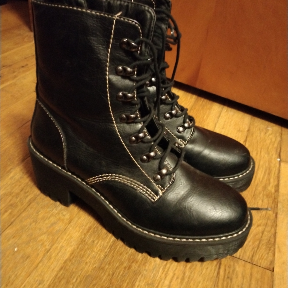 Madden Girl size 9.5 women's boots